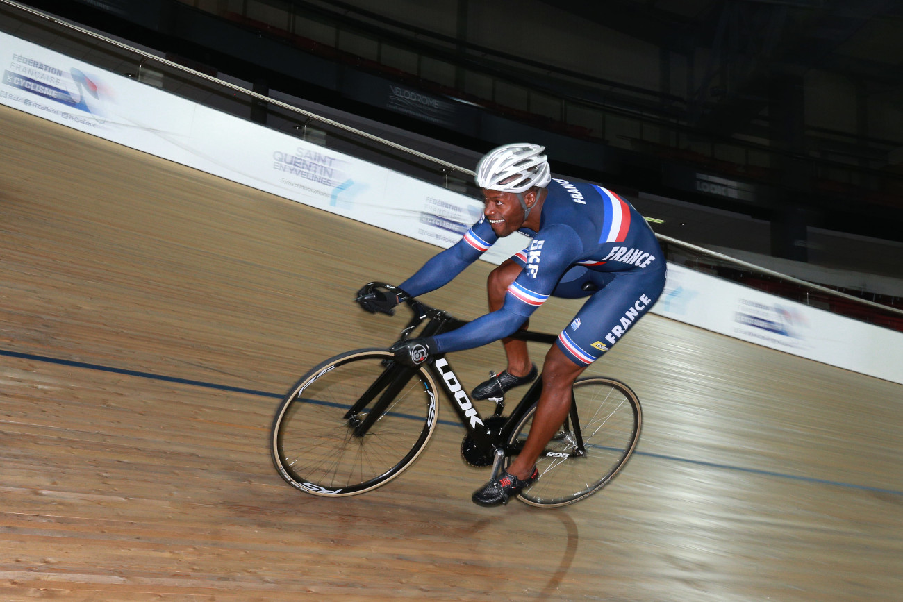 stage_cyclisme_piste_vacances_avril_2025_sport_enfant_hyeres